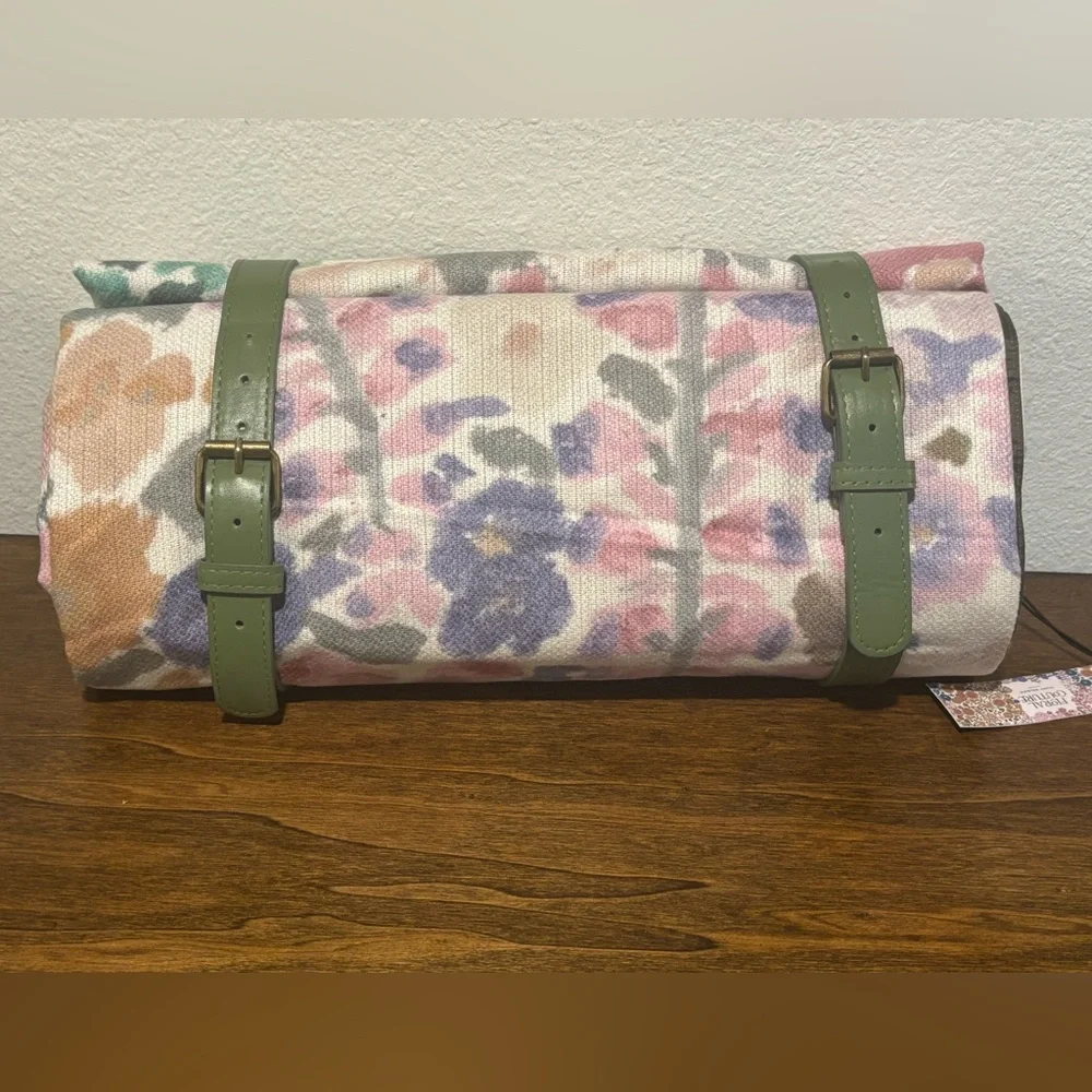 Kurt Geiger Floral Couture Picnic Blanket - Picture 6 of 6